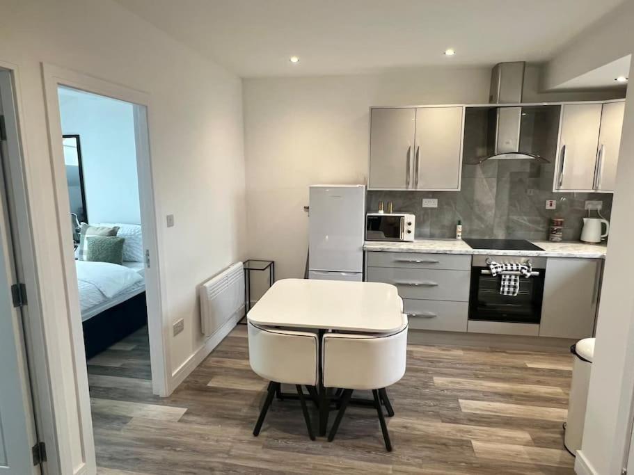 New 2 Bed Preston City Centre Flat - Sleeps 4 Экстерьер фото