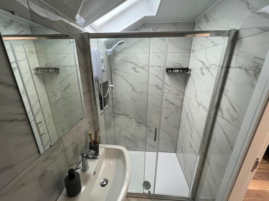 New 2 Bed Preston City Centre Flat - Sleeps 4 Экстерьер фото